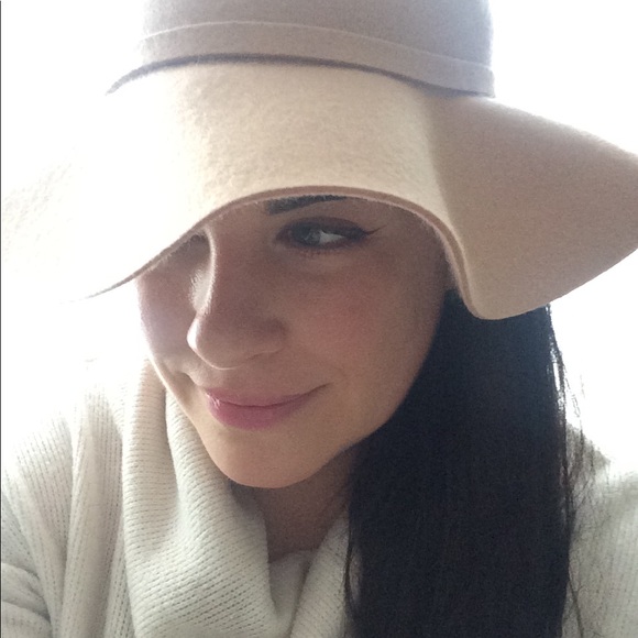 Meet your Posher, Sarah - Picture 1 of 1